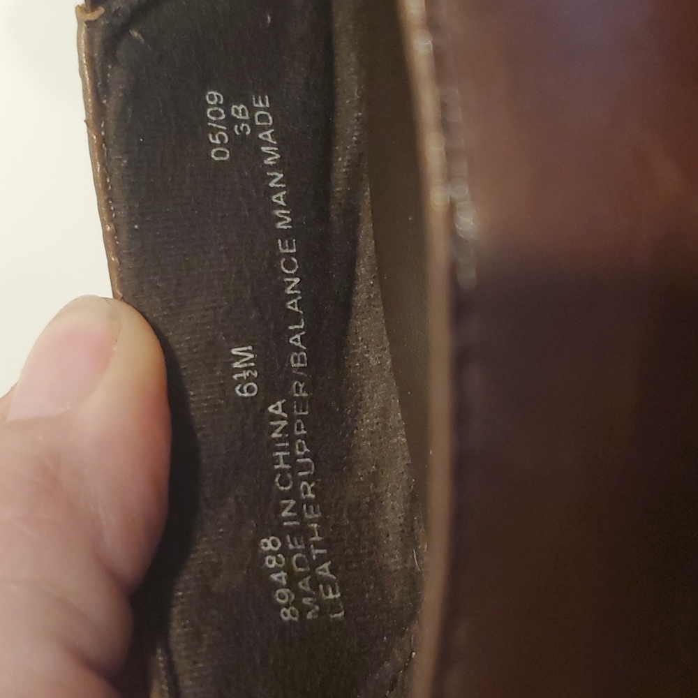 Clarks Brown Leather Closed Toe Block Heel Slip On Loafers Shoes Size 6.5M - Picture 7 of 9